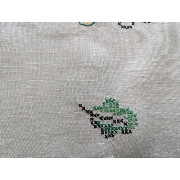 Vintage Linen Hand Embroidered Crocheted edge square tablecloth & napkins 33x34" - Picture 4 of 11